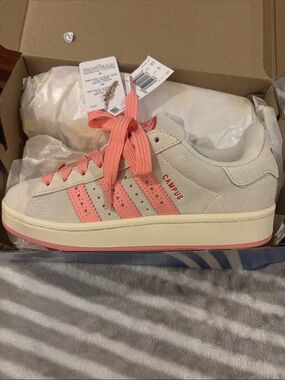 adidas Campus Low-Top suede Sneaker in Cream and Coral Pink